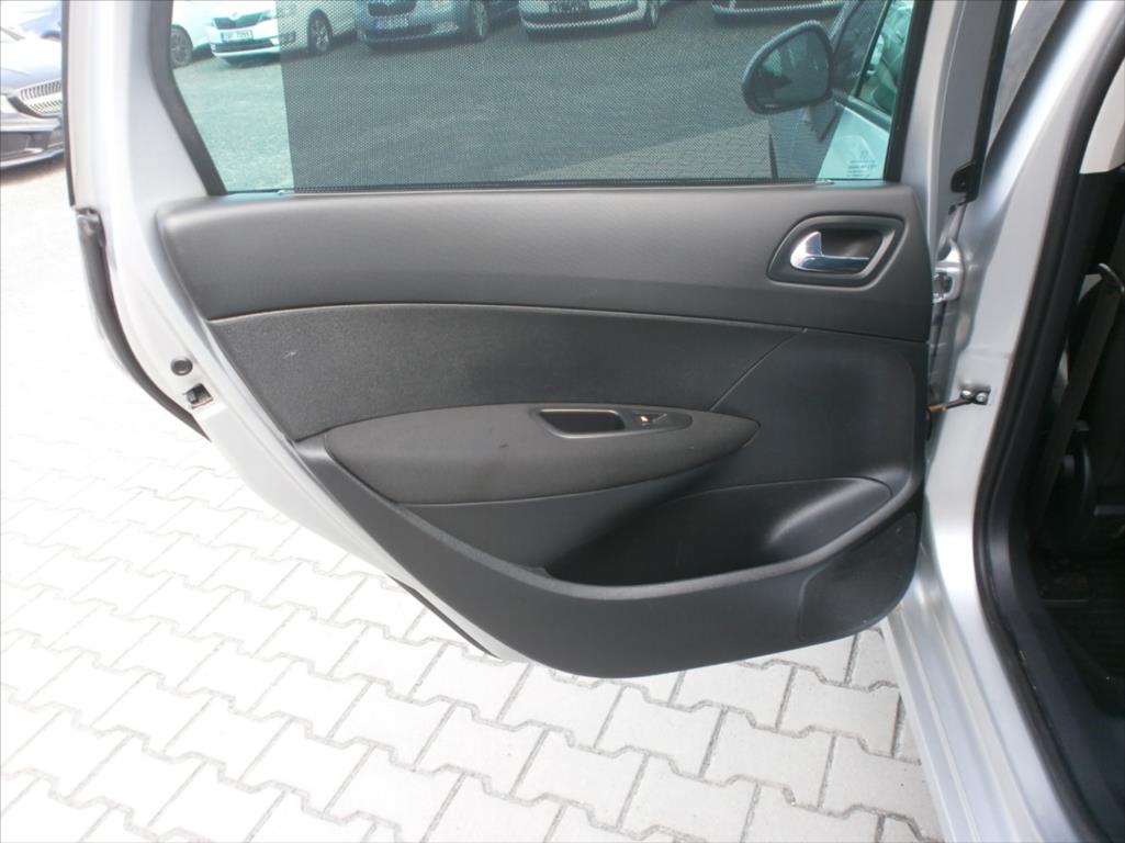 Peugeot 308 1,6 HDI ČR 110 DIGIKLIMA NOVÉ ROZVODY + STK Premium - foto 16