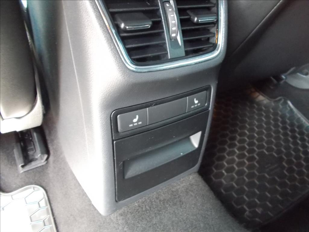 Škoda Octavia 2,0 TDI RS MANUÁL DIGIKLIMA XENONY PĚKNÉ  III - foto 17