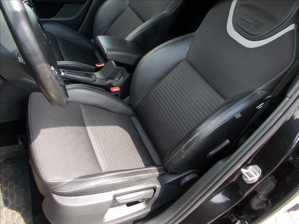 Škoda Octavia 2,0 TDI RS MANUÁL DIGIKLIMA XENONY PĚKNÉ  III - foto 19