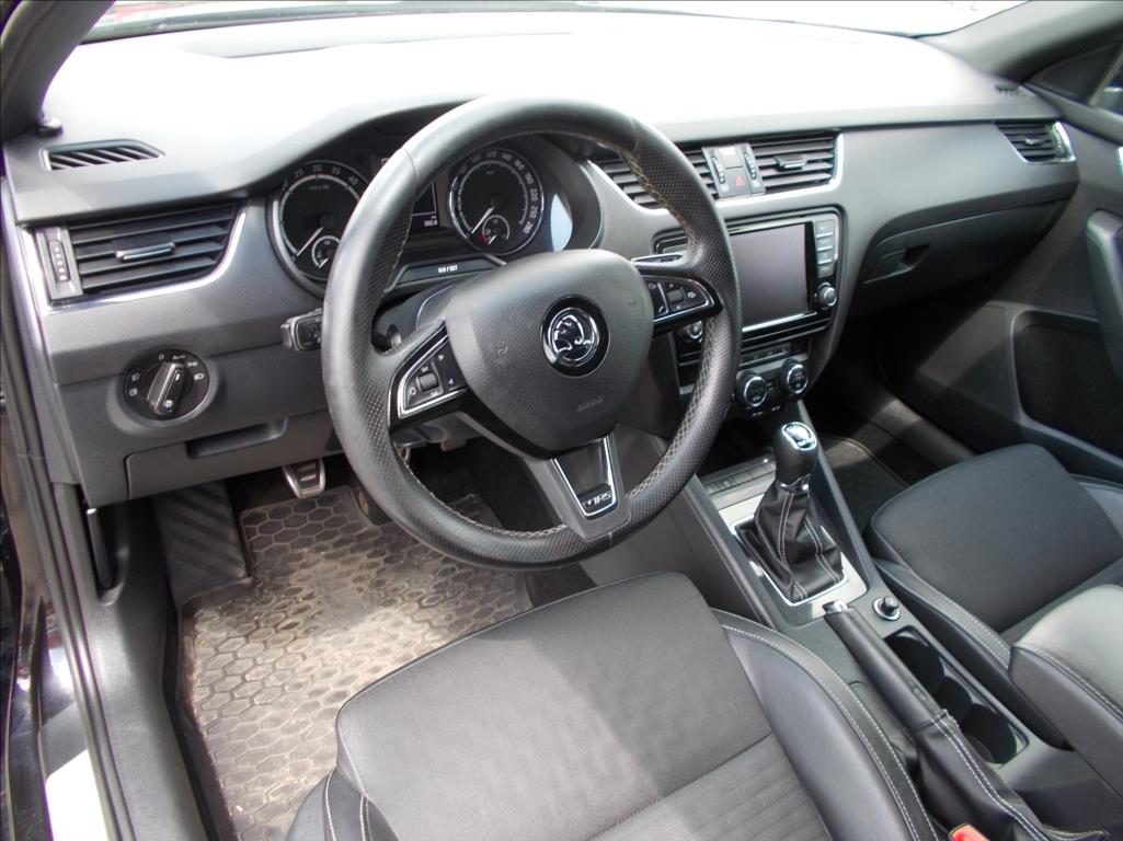 Škoda Octavia 2,0 TDI RS MANUÁL DIGIKLIMA XENONY PĚKNÉ  III - foto 20