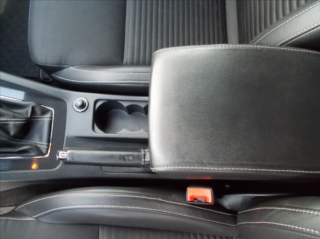 Škoda Octavia 2,0 TDI RS MANUÁL DIGIKLIMA XENONY PĚKNÉ  III - foto 23