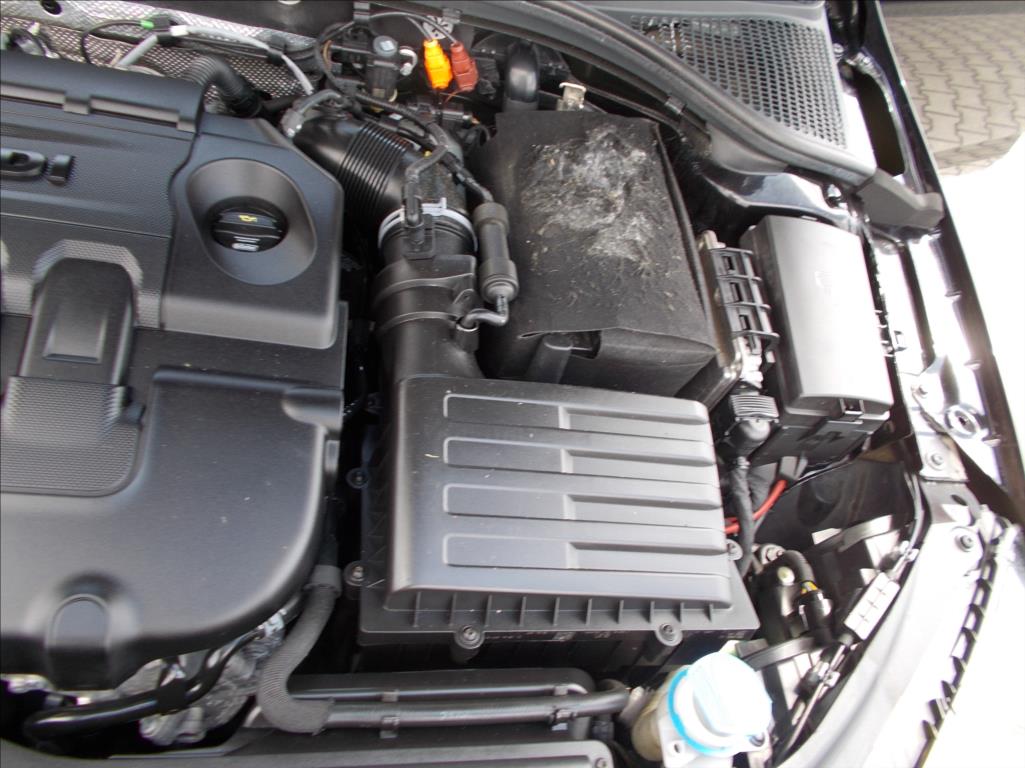 Škoda Octavia 2,0 TDI RS MANUÁL DIGIKLIMA XENONY PĚKNÉ  III - foto 30