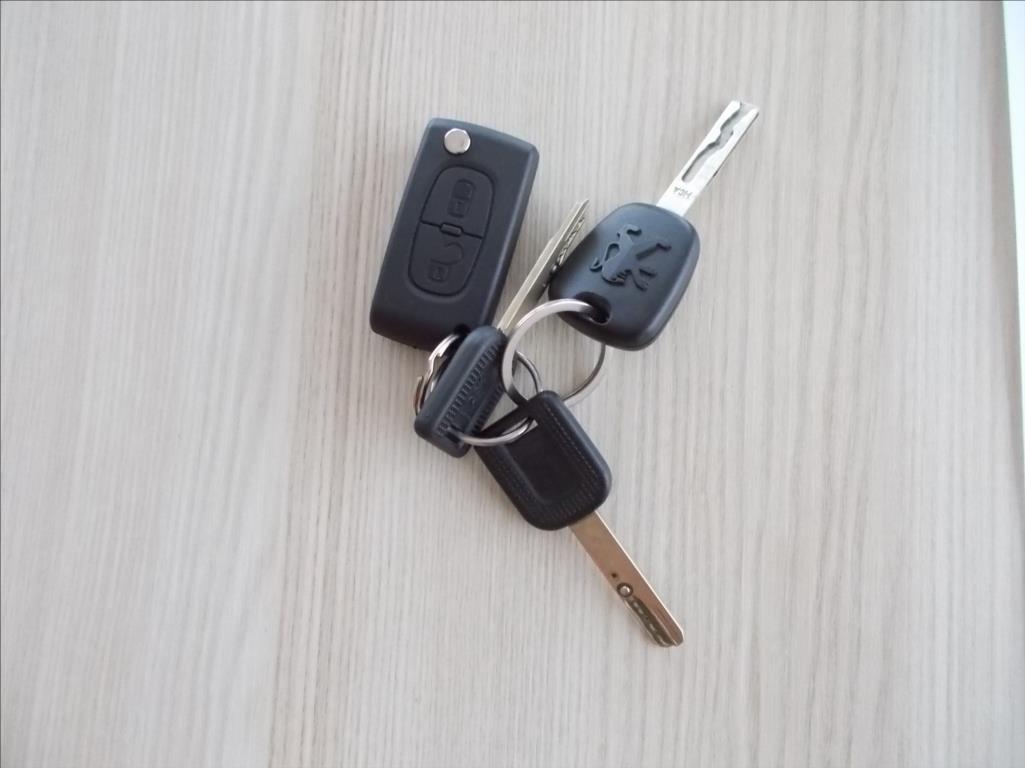 Peugeot 207 1,4 16V ČR KLIMA  SW - foto 27