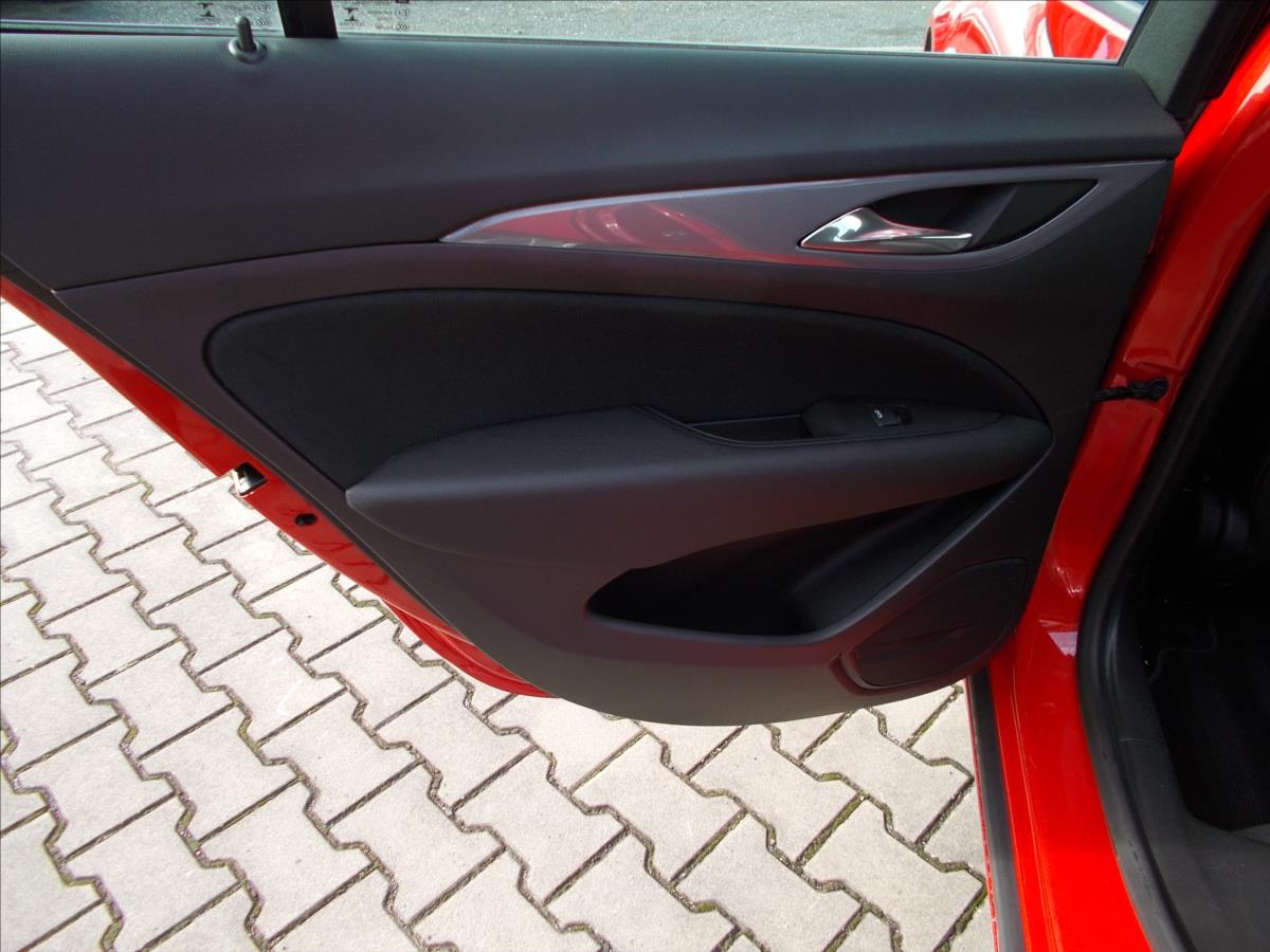 Opel Insignia 2,0 CDTi AT 125kW Dynamic Sport - foto 18