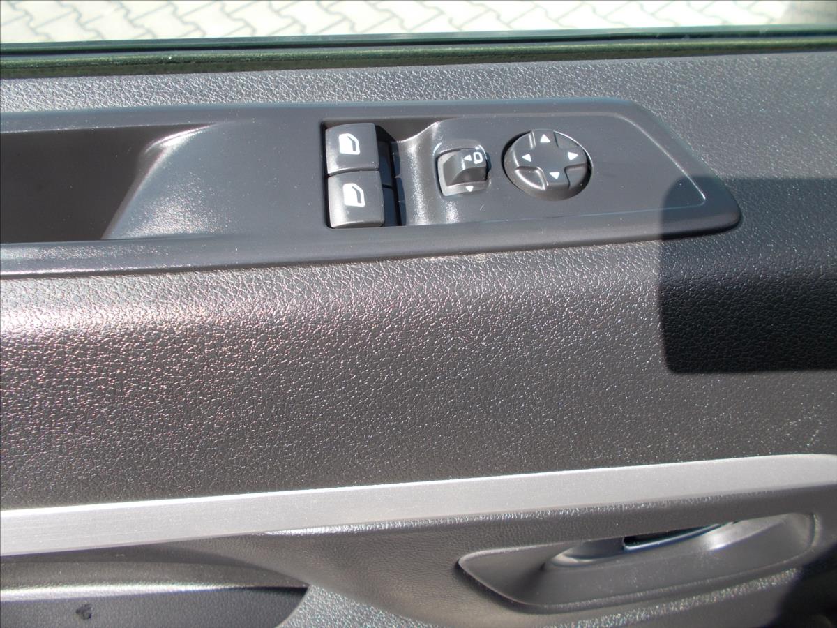 Peugeot Traveller 2,0 BlueHDi AT DPH L2 BUSSINES VIP - foto 35