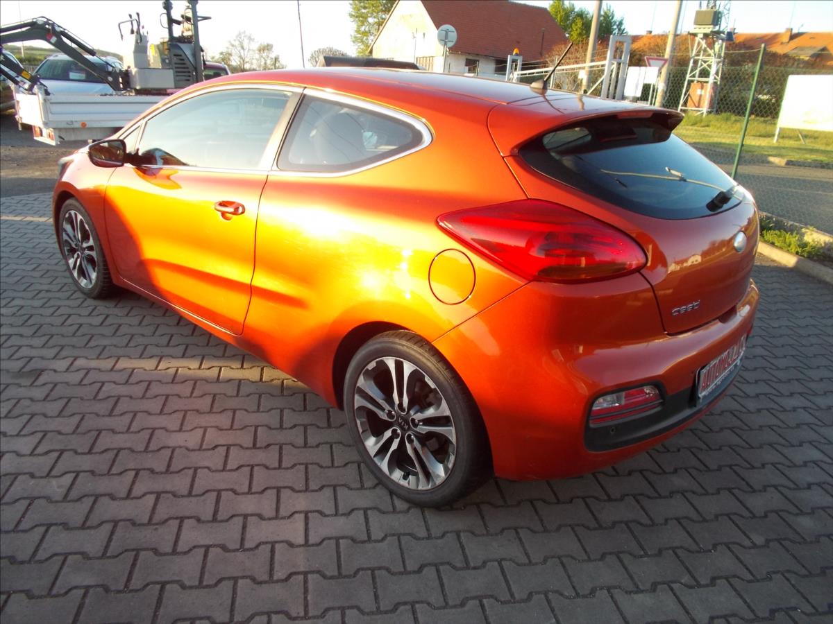 Kia Ceed 1,6 CRDi 94kW FIFA World Cup Edition - foto 11