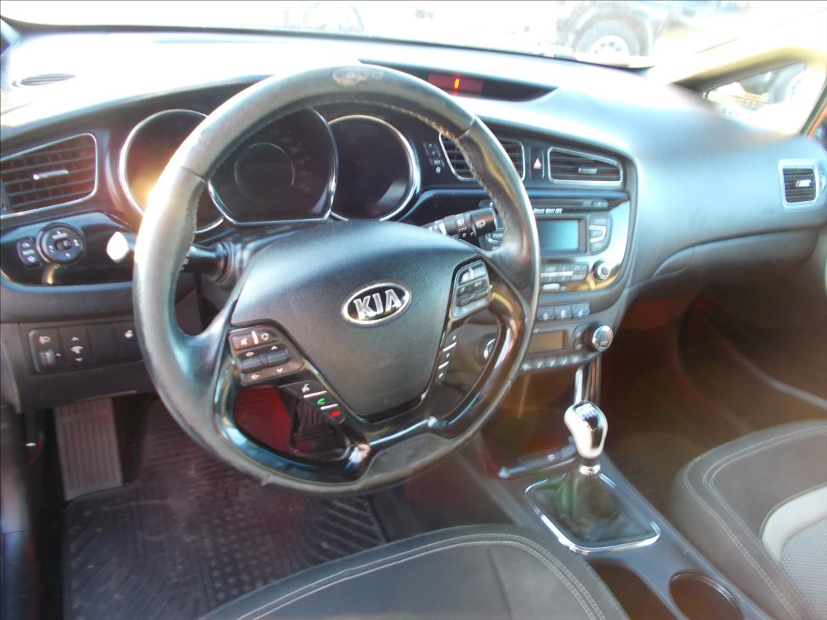 Kia Ceed 1,6 CRDi 94kW FIFA World Cup Edition - foto 16