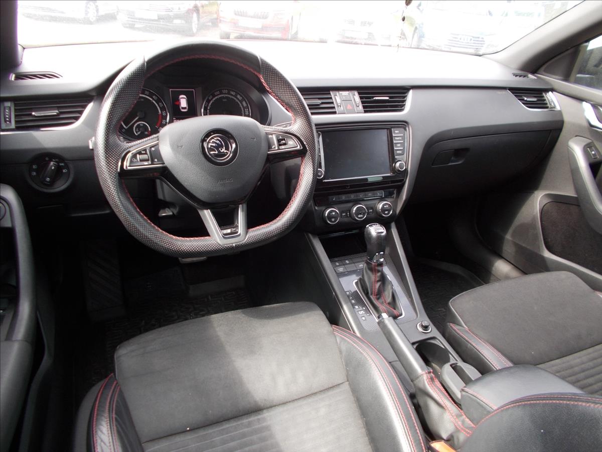 Škoda Octavia 2,0 TDI RS DSG ČR 1.MAJITEL PĚKNÉ  III - foto 17