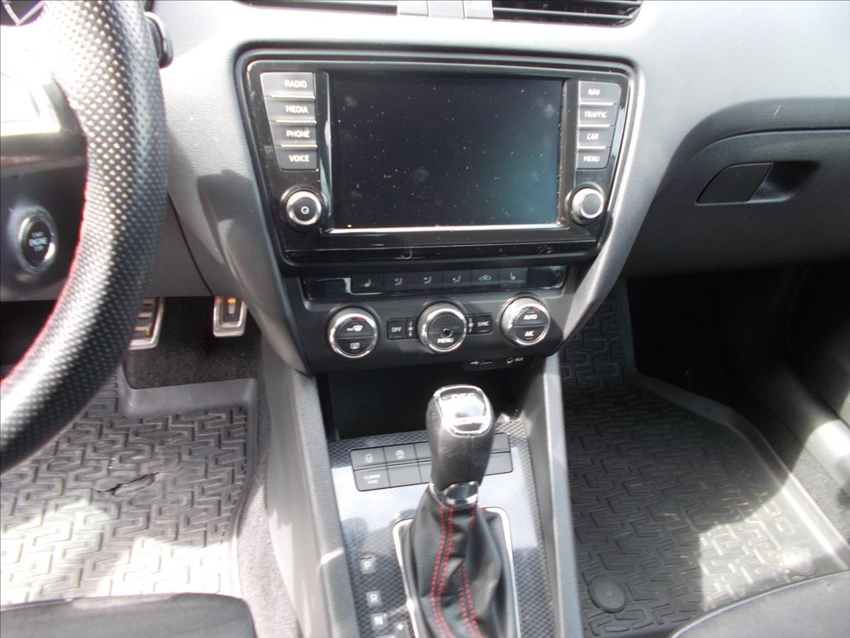 Škoda Octavia 2,0 TDI RS DSG ČR 1.MAJITEL PĚKNÉ  III - foto 21