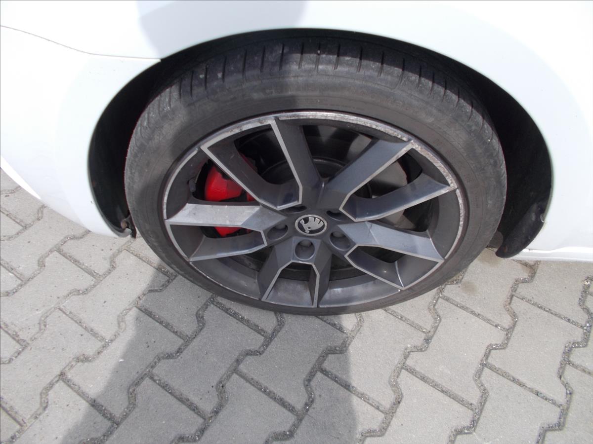 Škoda Octavia 2,0 TDI RS DSG ČR 1.MAJITEL PĚKNÉ  III - foto 5