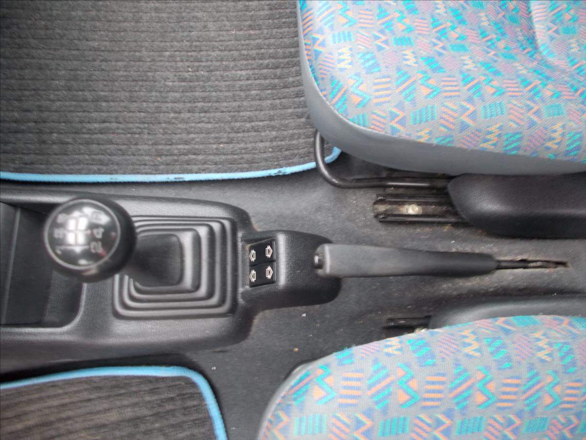 Peugeot 106 1,0 i 1.MAJITEL 100.572 KM STK 4/2027 - foto 18