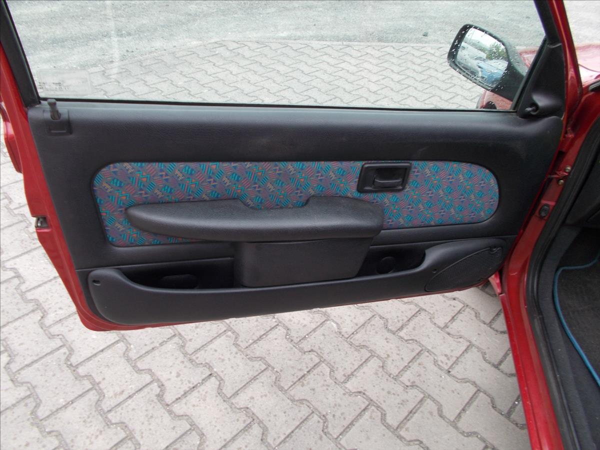 Peugeot 106 1,0 i 1.MAJITEL 100.572 KM STK 4/2027 - foto 19
