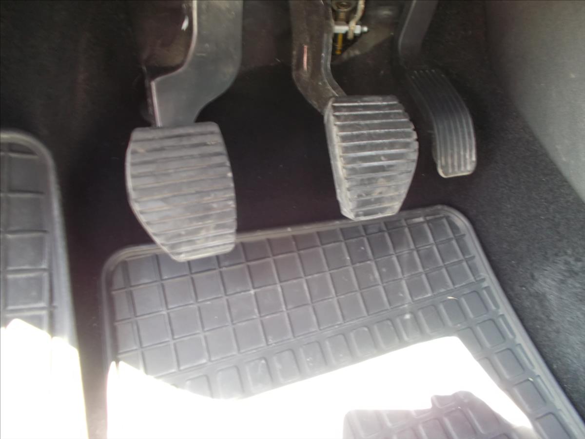 Peugeot 208 1,2 Pure Tech 60 kW NOVÉ ROZVODY 123100 KM - foto 26