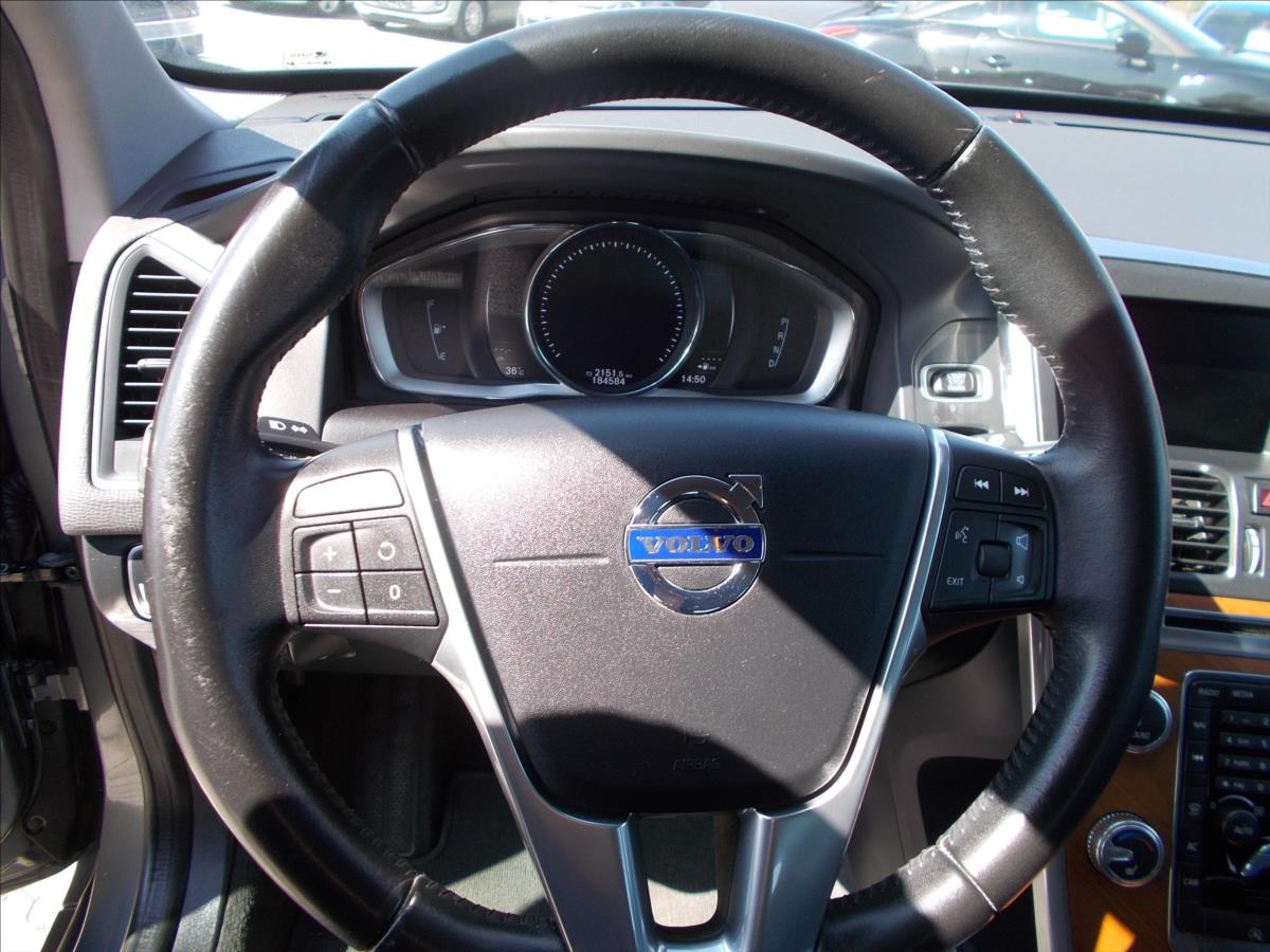 Volvo XC60 2,0 D D3 SUMMUM AT TZ KRÁSNÉ - foto 24
