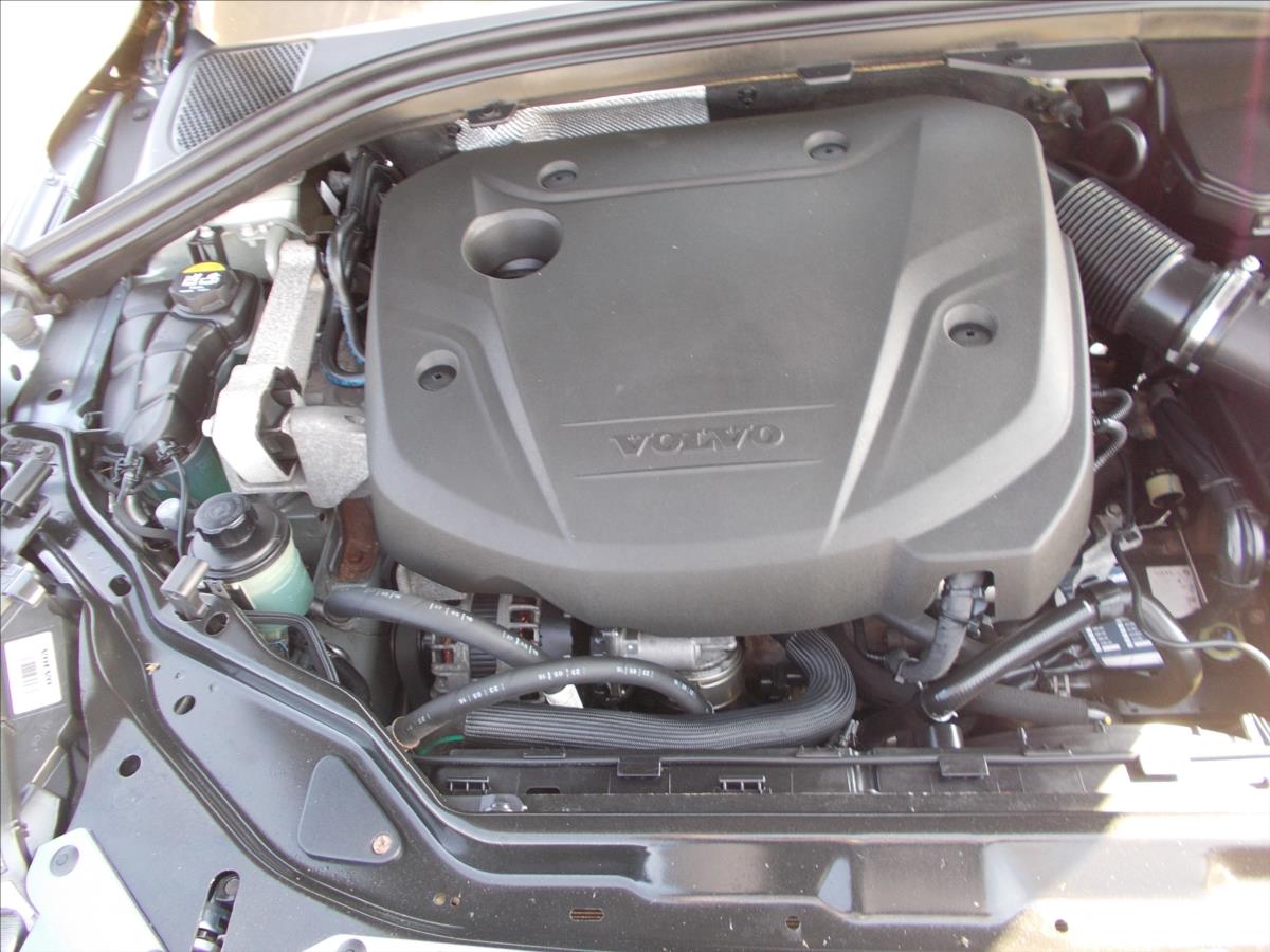 Volvo XC60 2,0 D D3 SUMMUM AT TZ KRÁSNÉ - foto 29