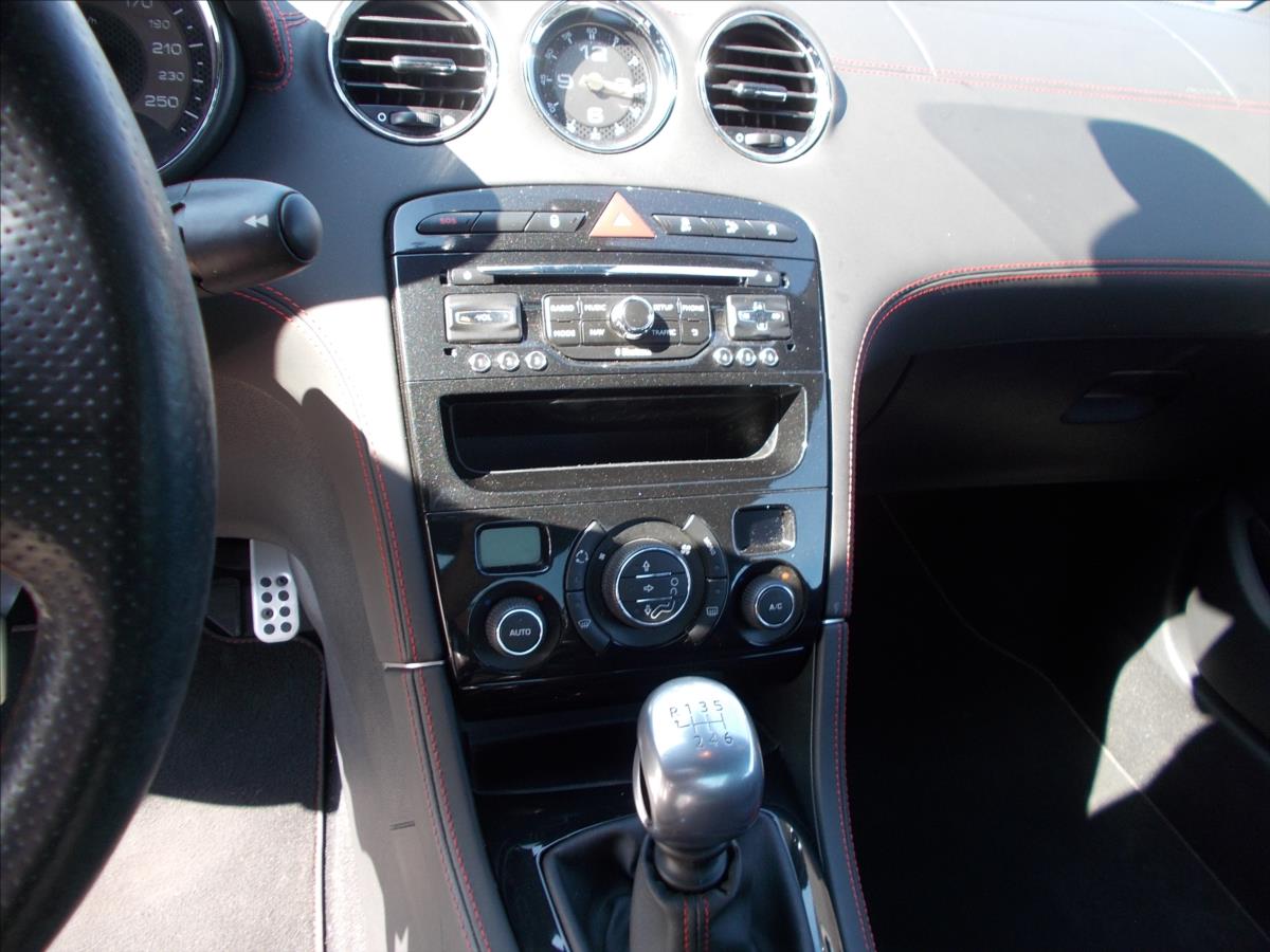 Peugeot RCZ 1,6 16V GT-LINE 147 KW KUPÉ DIGIKLIMA - foto 17