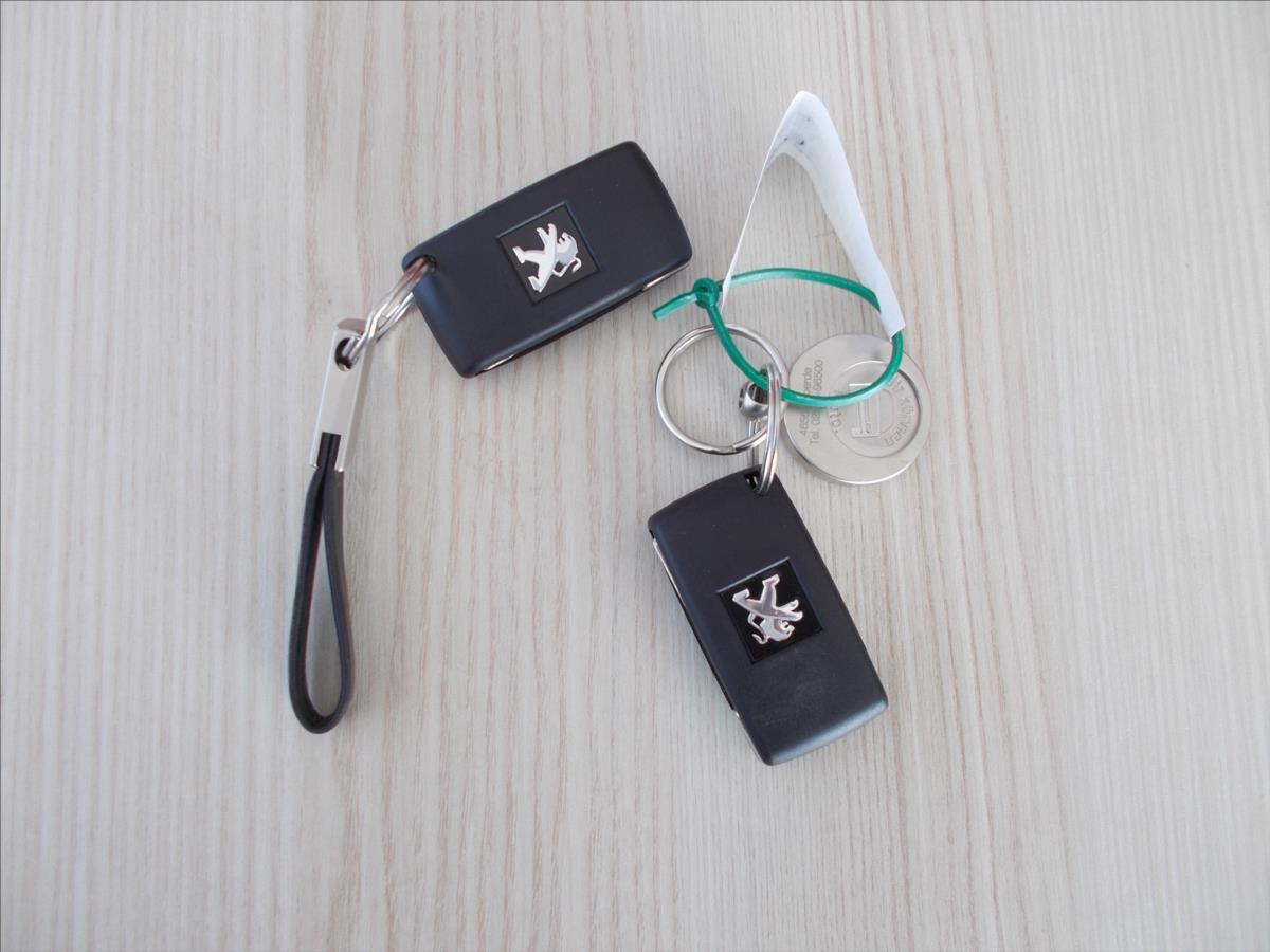 Peugeot RCZ 1,6 16V GT-LINE 147 KW KUPÉ DIGIKLIMA - foto 27