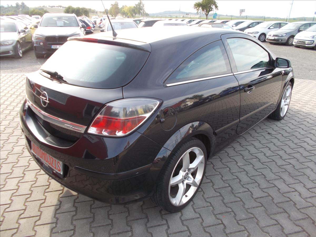 Opel Astra 1,6 GTC TURBO 132 kW NOVÁ STK  H - foto 11
