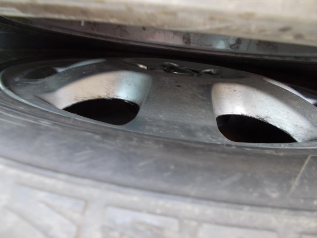 Opel Astra 1,6 GTC TURBO 132 kW NOVÁ STK  H - foto 14