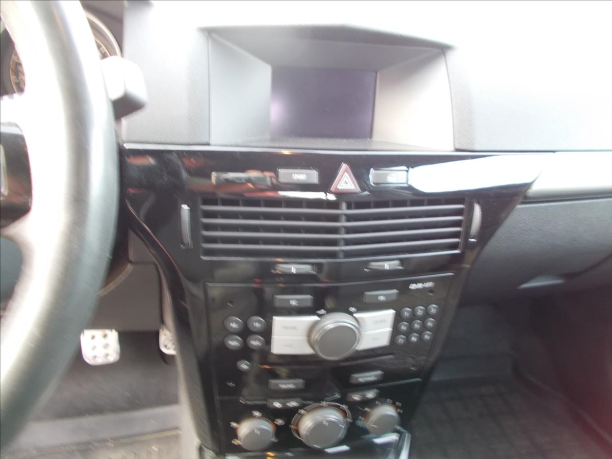 Opel Astra 1,6 GTC TURBO 132 kW NOVÁ STK  H - foto 18