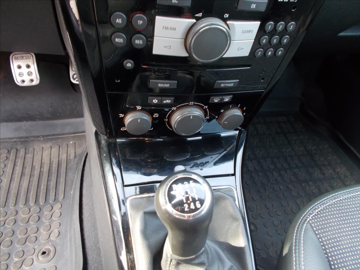 Opel Astra 1,6 GTC TURBO 132 kW NOVÁ STK  H - foto 19