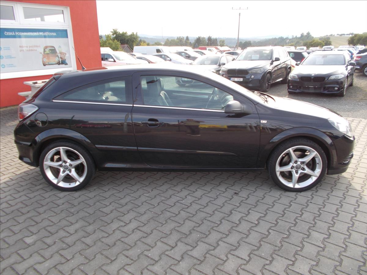 Opel Astra 1,6 GTC TURBO 132 kW NOVÁ STK  H - foto 9