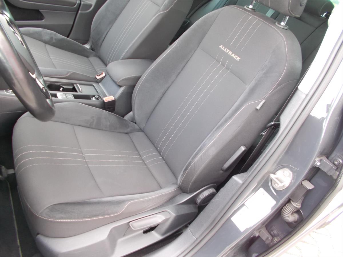 Volkswagen Golf 1,6 TDI ALLTRACK 4x4 DIGIKLIMA XENONY  VI - foto 19