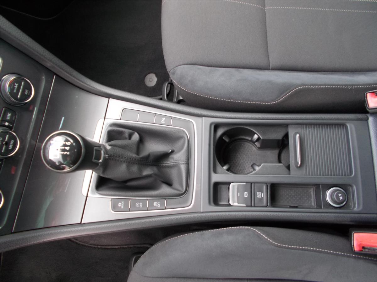 Volkswagen Golf 1,6 TDI ALLTRACK 4x4 DIGIKLIMA XENONY  VI - foto 22