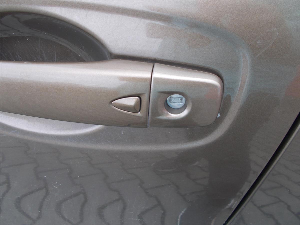 Renault Kadjar 1,6 DCi 4x4 1.MAJITEL DPH DIGIKLIMA - foto 19