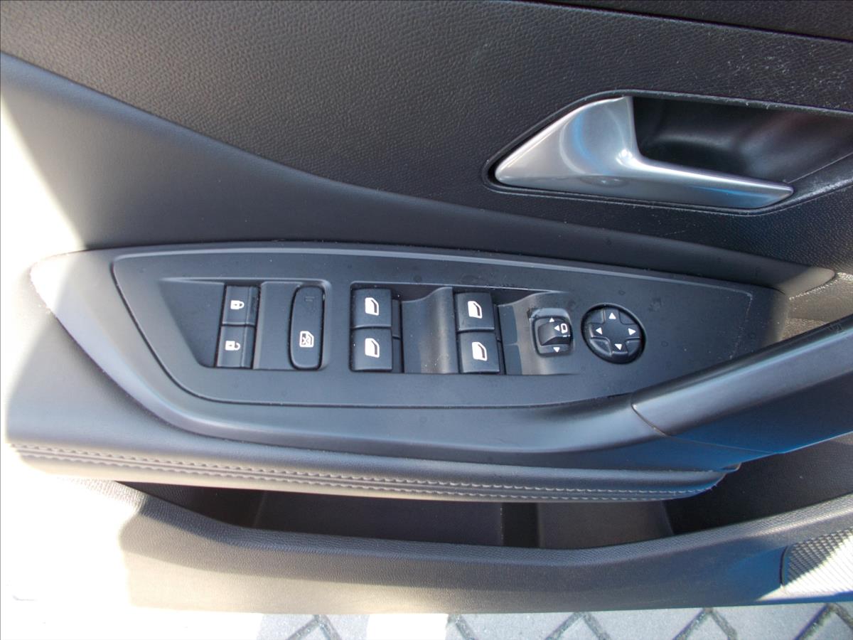 Peugeot 308 1,5 BlueHDI DPH 1.MAJITEL NEHAVAROVANÉ - foto 24