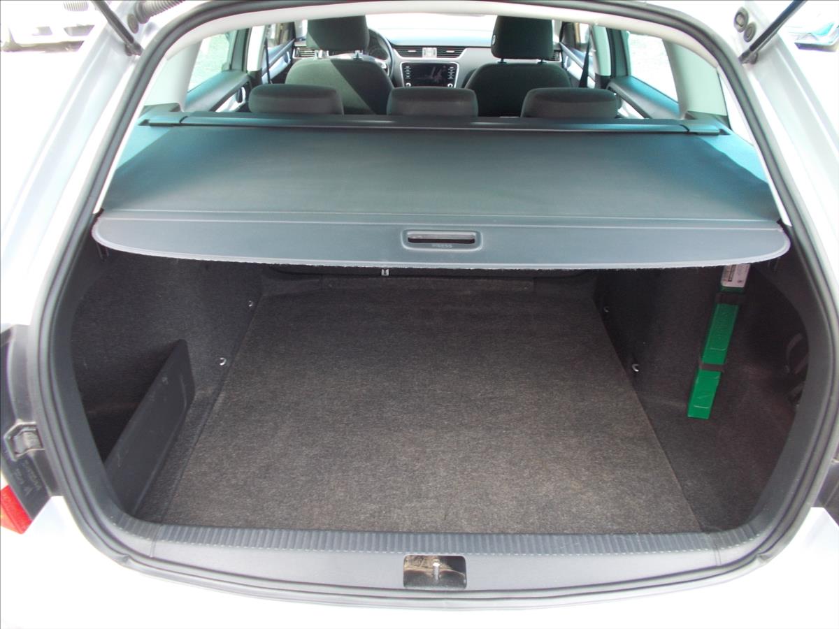 Škoda Octavia 1,6 TDI ČR 1.MAJITEL DIGIKLIMA NOVÁ STK  III - foto 12