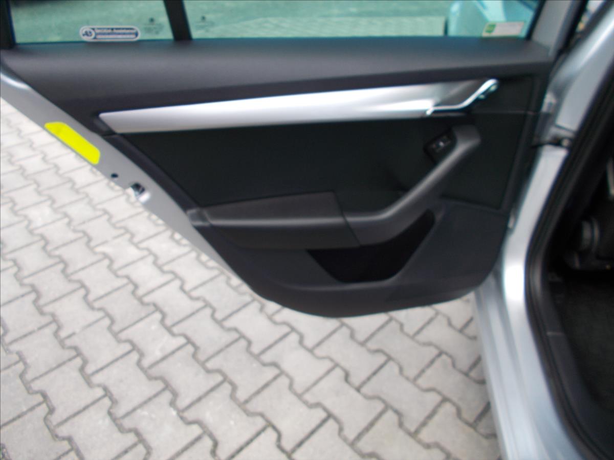 Škoda Octavia 1,6 TDI ČR 1.MAJITEL DIGIKLIMA NOVÁ STK  III - foto 16