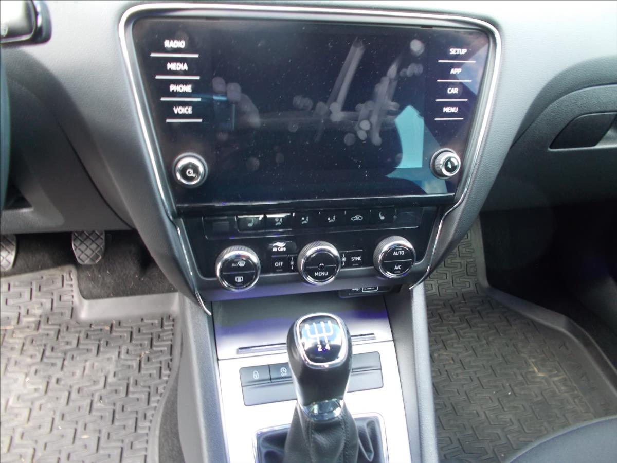 Škoda Octavia 1,6 TDI ČR 1.MAJITEL DIGIKLIMA NOVÁ STK  III - foto 19