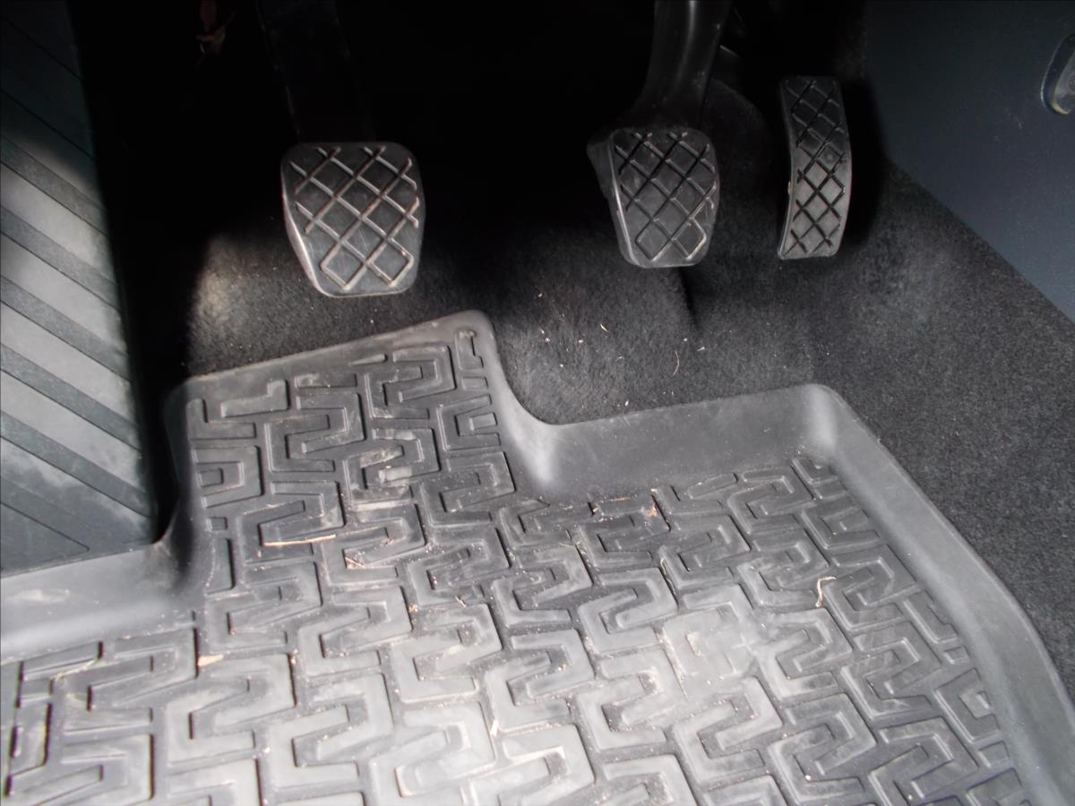 Škoda Octavia 1,6 TDI ČR 1.MAJITEL DIGIKLIMA NOVÁ STK  III - foto 25