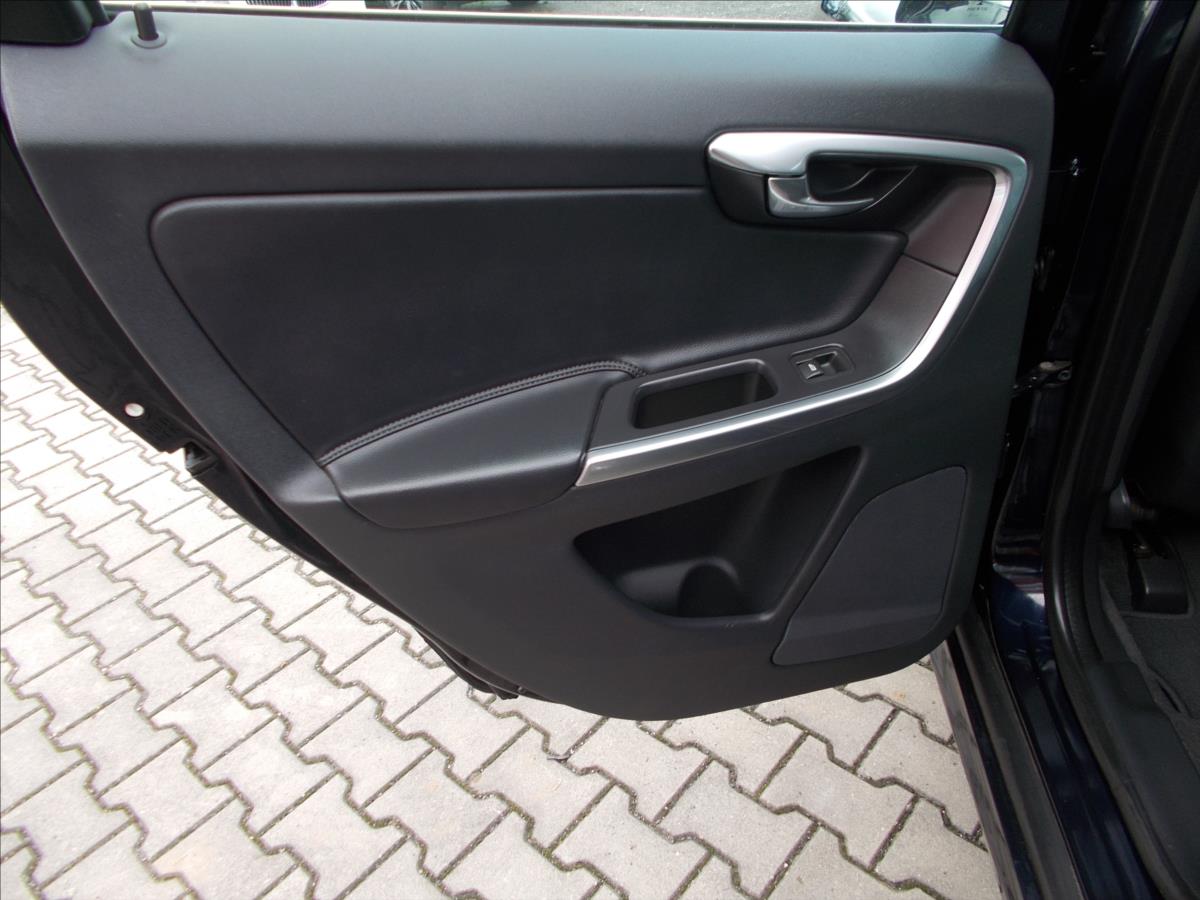 Volvo XC60 2,0 D3 DIGIKLIMA NOVÉ ROZVODY PĚKNÉ - foto 18