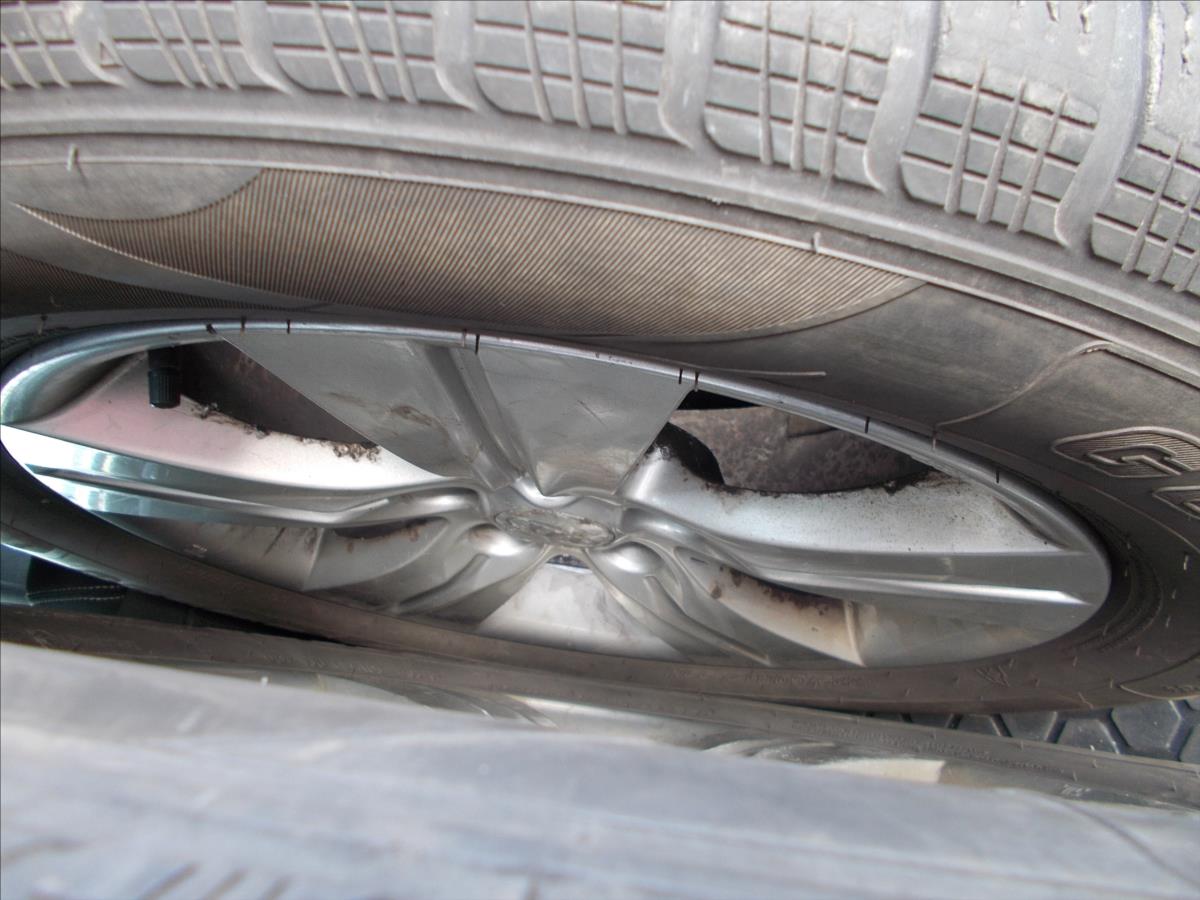 Kia Sportage 1,7 CRDi ČR DIGIKLIMA TZ - foto 15