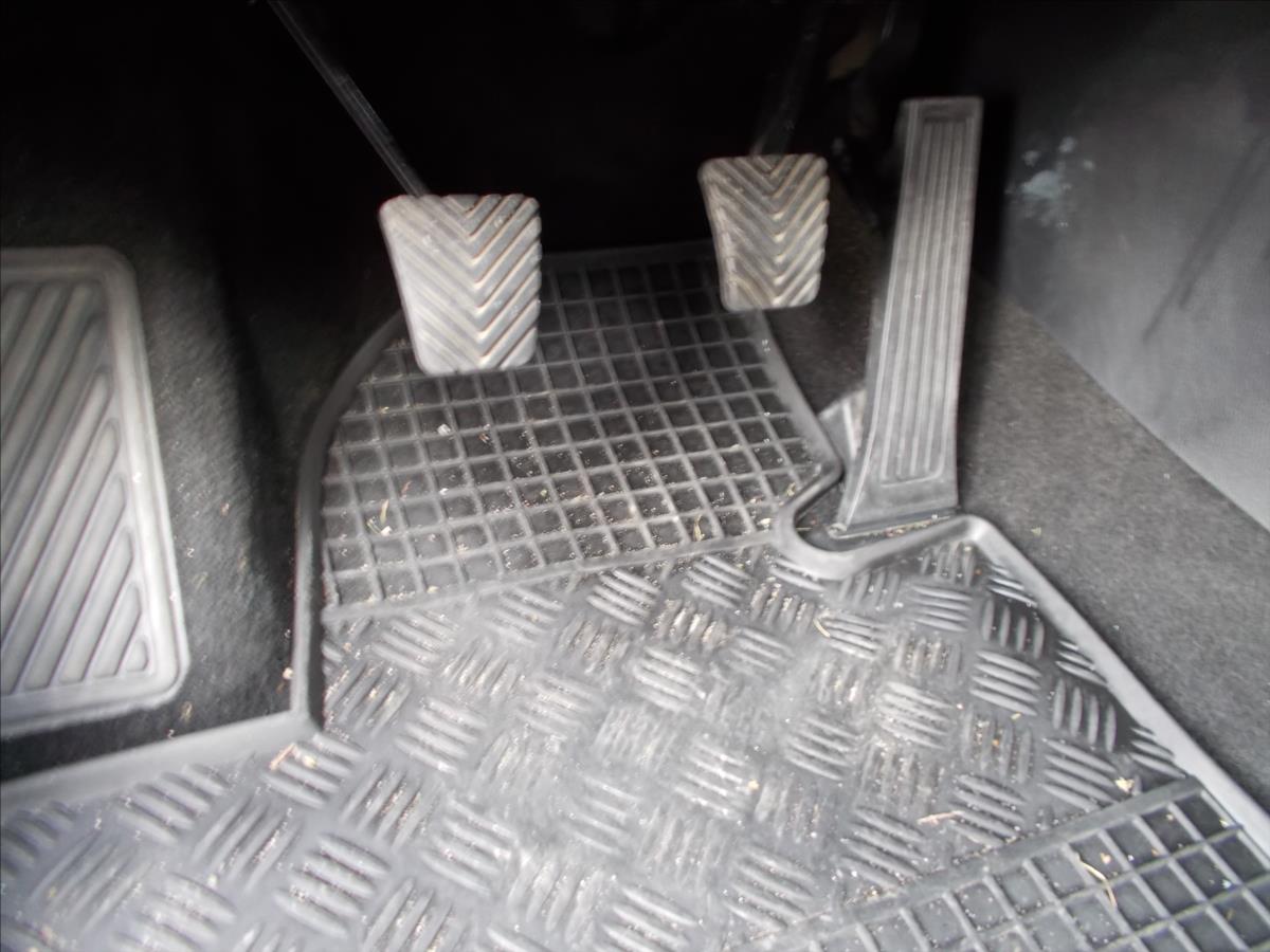 Kia Sportage 1,7 CRDi ČR DIGIKLIMA TZ - foto 25