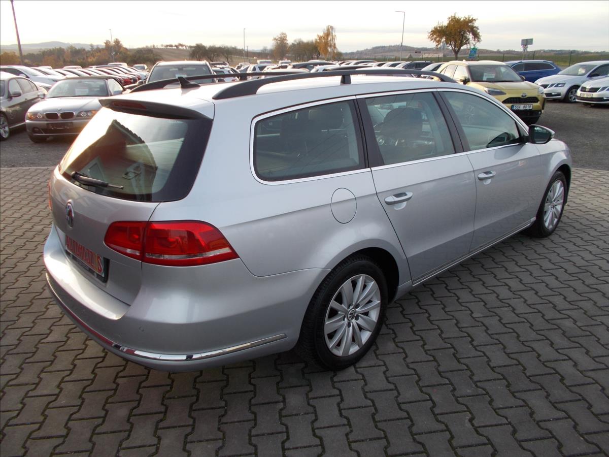 Volkswagen Passat 2,0 TDI DSG 103 kW DIGIKLIMA TZ NAVI ACC - foto 10