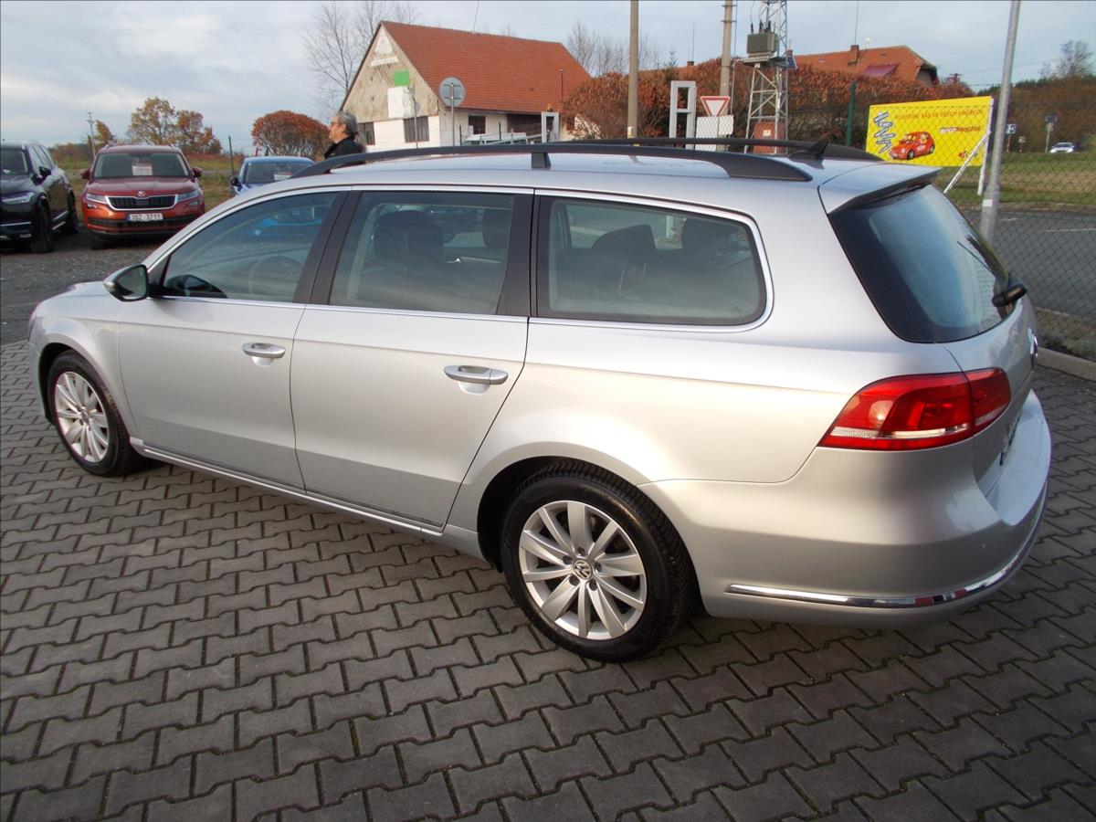 Volkswagen Passat 2,0 TDI DSG 103 kW DIGIKLIMA TZ NAVI ACC - foto 11