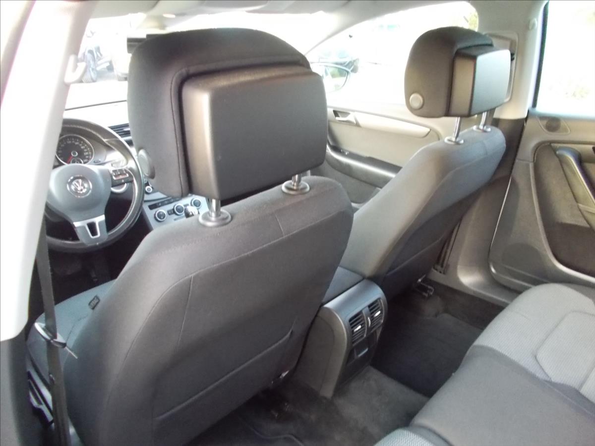 Volkswagen Passat 2,0 TDI DSG 103 kW DIGIKLIMA TZ NAVI ACC - foto 14
