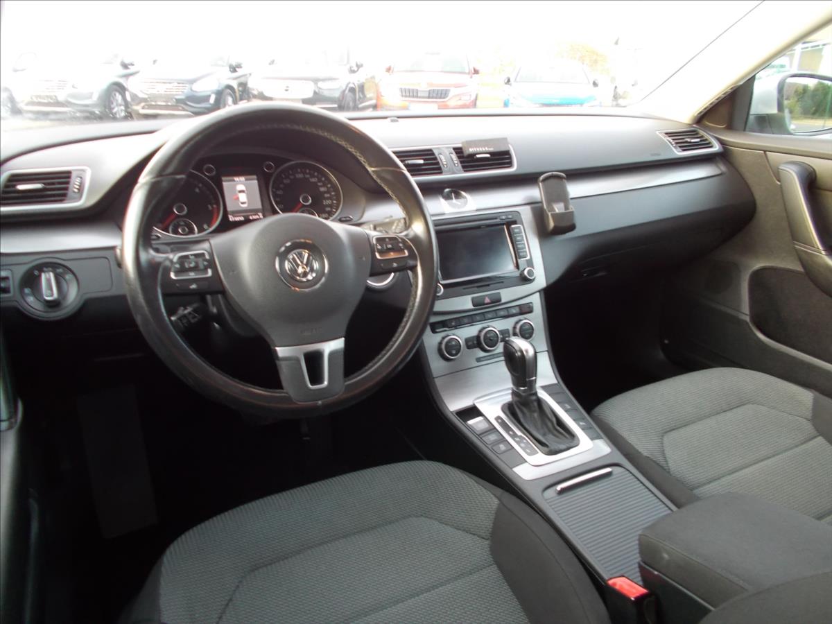 Volkswagen Passat 2,0 TDI DSG 103 kW DIGIKLIMA TZ NAVI ACC - foto 15