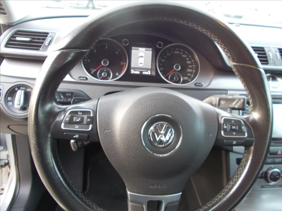 Volkswagen Passat 2,0 TDI DSG 103 kW DIGIKLIMA TZ NAVI ACC - foto 23