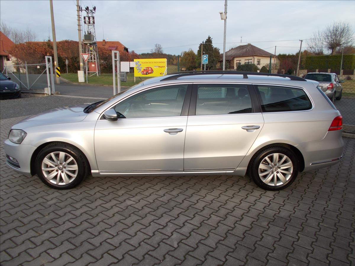 Volkswagen Passat 2,0 TDI DSG 103 kW DIGIKLIMA TZ NAVI ACC - foto 4