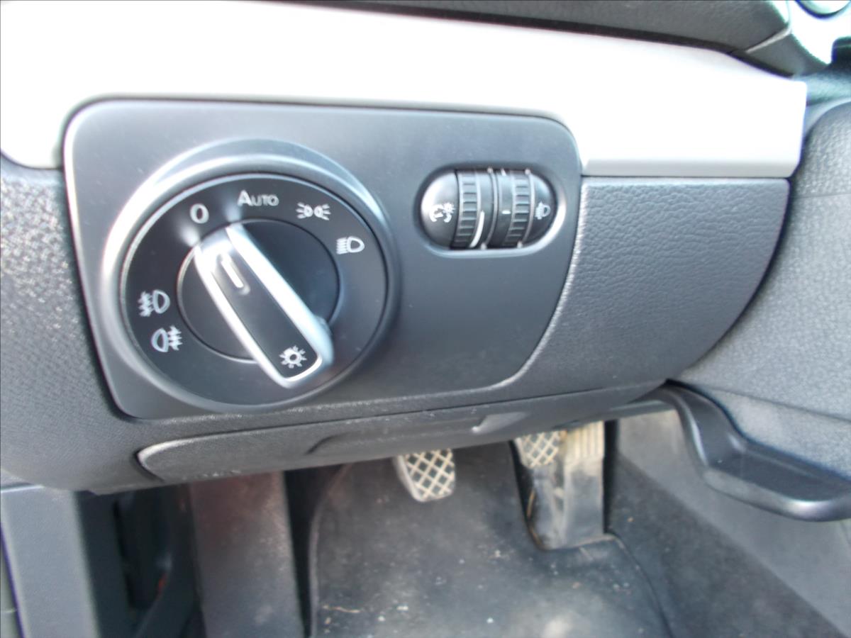 Volkswagen Golf 1,4 TSI DIGIKLIMA TEMPOMAT NOVÁ STK  VI - foto 27