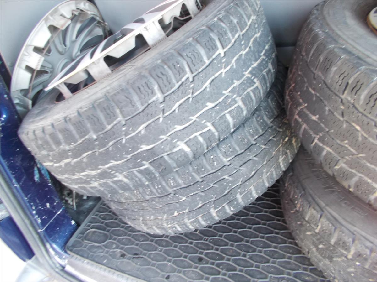 Volkswagen Transporter 1,9 TDI 9 MÍST WEBASTO KLIMA OK TZ NOVÁ STK  T5 - foto 13