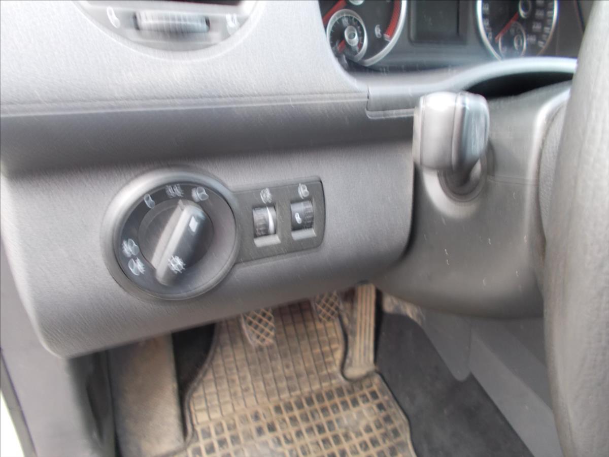 Volkswagen Caddy 1,6 TDI 1.MAJITEL DPH NOVÁ STK - foto 27