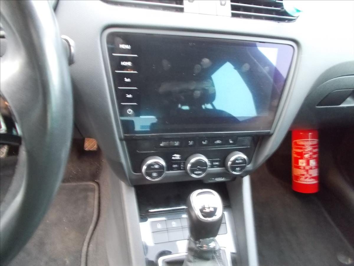 Škoda Octavia 1,6 TDI DIGIKLIMA NAVI TZ LED  III - foto 21