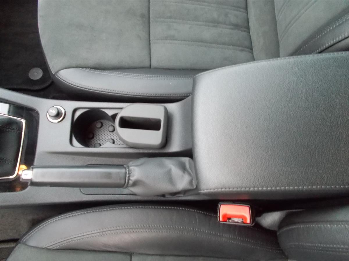 Škoda Octavia 1,6 TDI DIGIKLIMA NAVI TZ LED  III - foto 23