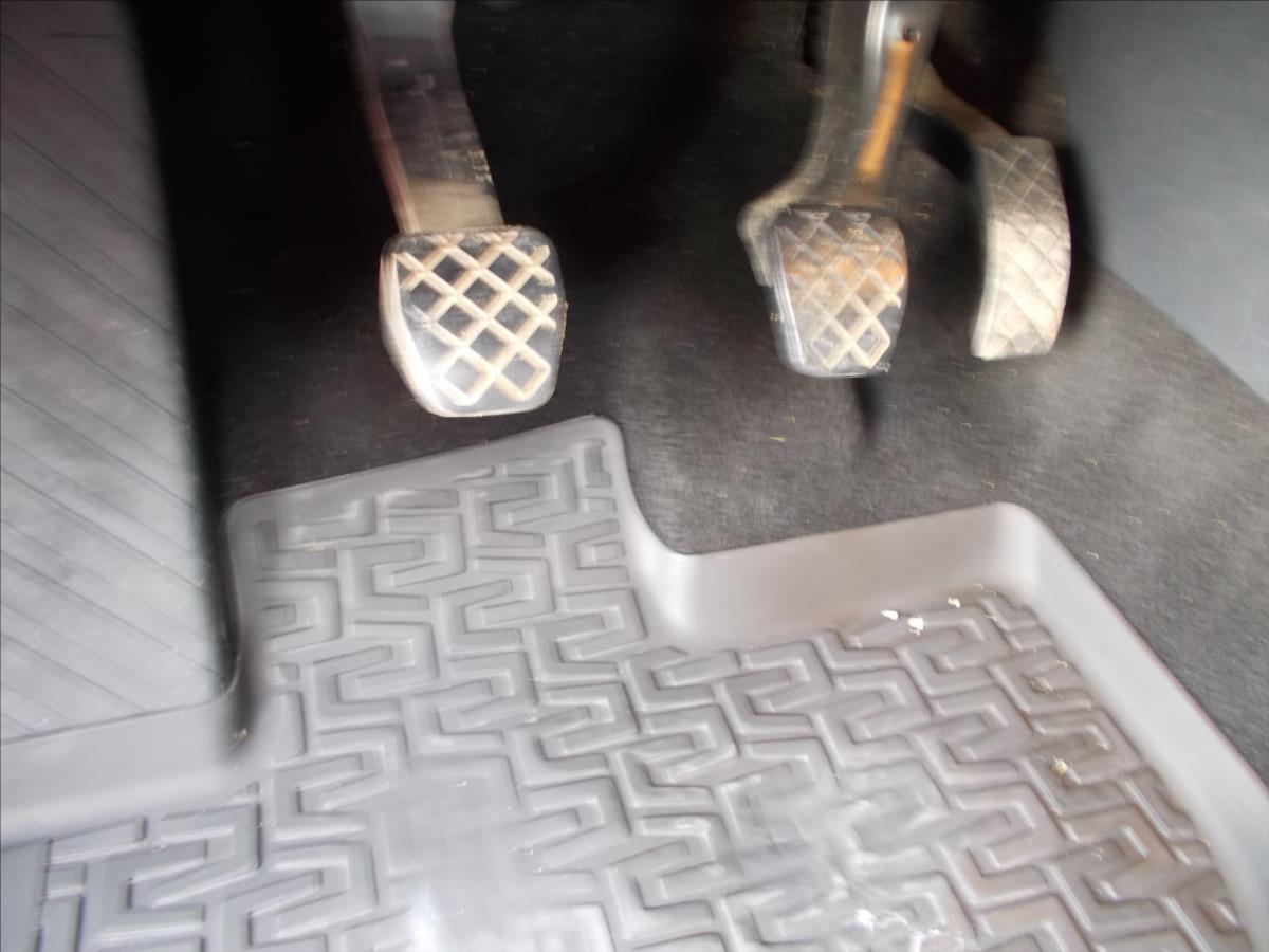 Škoda Octavia 1,6 TDI DIGIKLIMA NOVÁ STK  III - foto 26