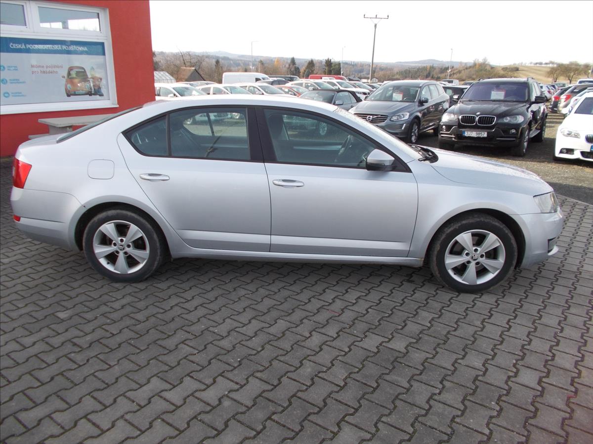 Škoda Octavia 1,6 TDI DIGIKLIMA NOVÁ STK  III - foto 9